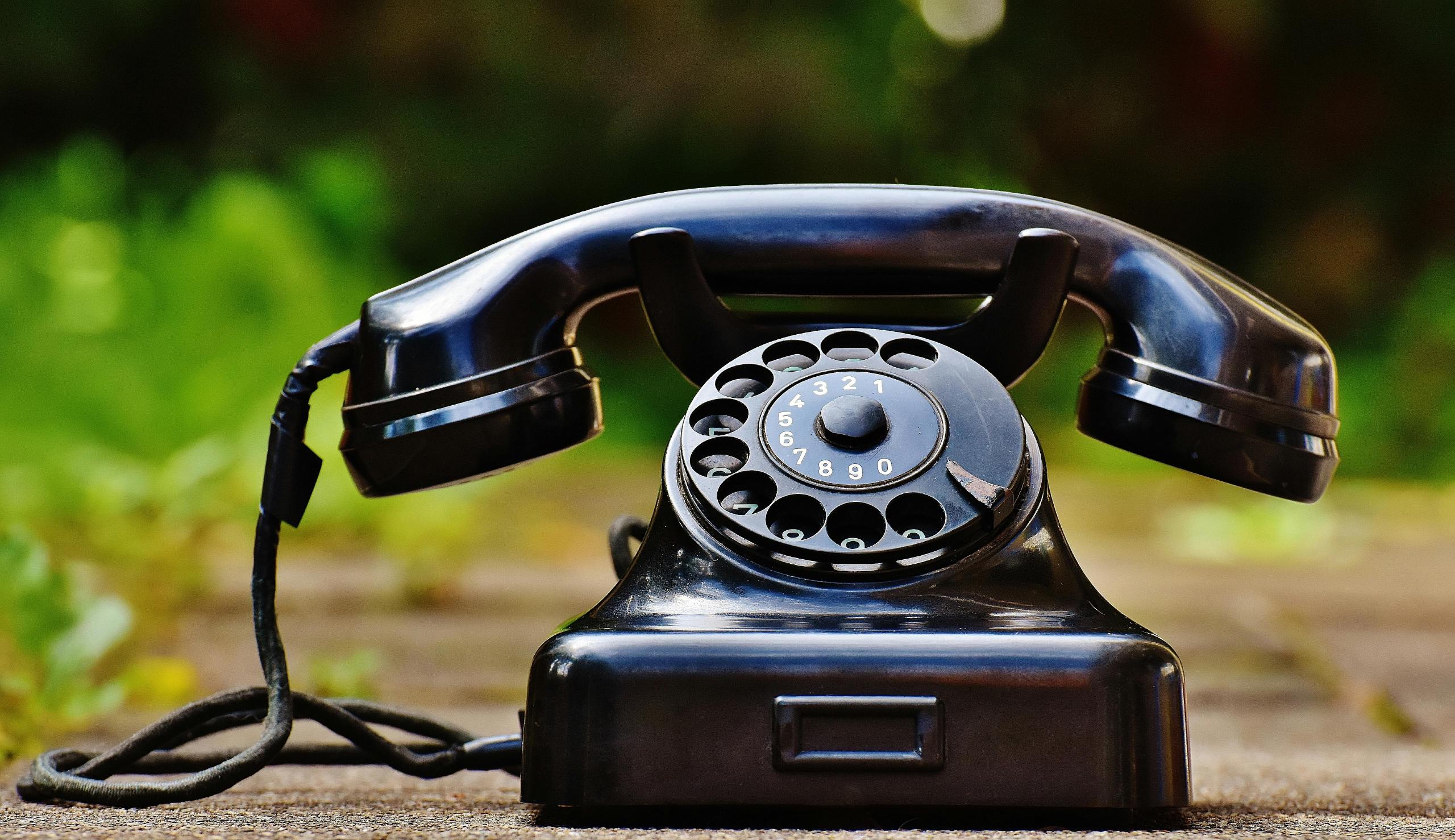 Photograph of a traditional telephone used as representation.